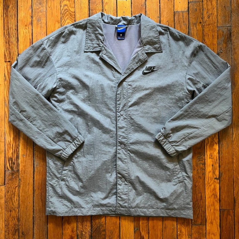 Vintage 2000s Nike Men's Light Grey Black Huge Spell Out Graphic Light Jacket - Picture 2 of 4